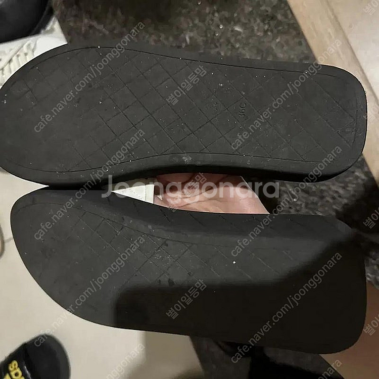 정품 샤넬 22시즌 퀼팅 샴페인 골드 슬리퍼 샌들 여자--5